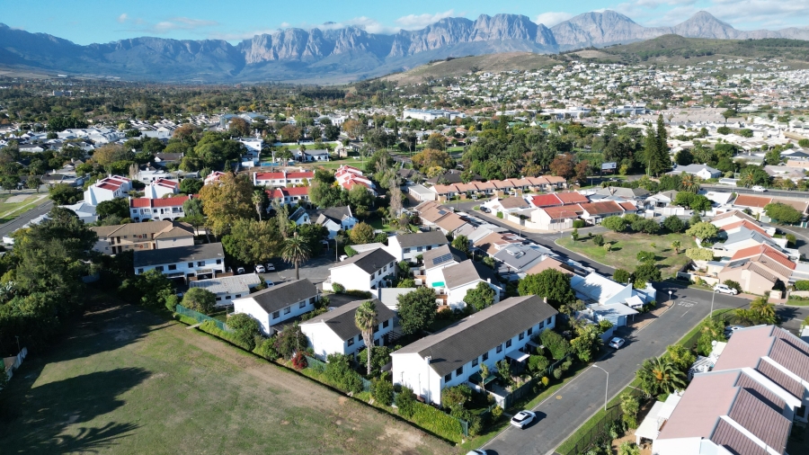 To Let 3 Bedroom Property for Rent in Longdown Western Cape